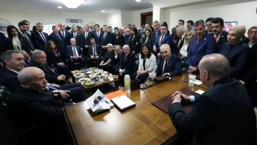 Se concluye la reunión del partido DEM, el MHP, Erdogan y Kurtulmuş