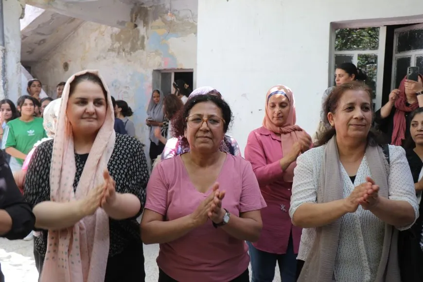 La activista Hajar Khalil llega a Sheikh Maqsoud tras 30 años en prisión