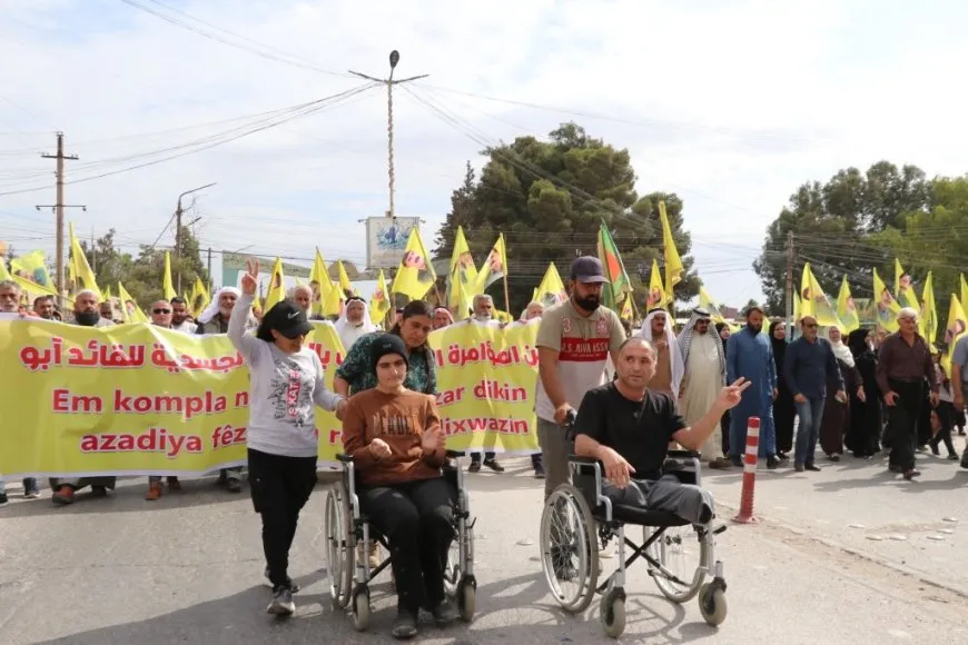 Manifestantes exigen la libertad del líder Ocalan