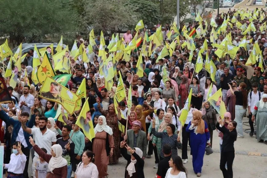 Los habitantes del Éufrates salen a las calles para protestar contra la conspiración
