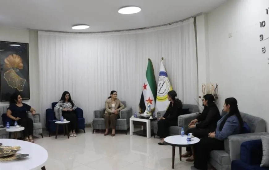 La delegación de la Oficina de Mujeres para los desplazados internos de Serê Kaniyê habla sobre un regreso seguro con Ilham Ahmed