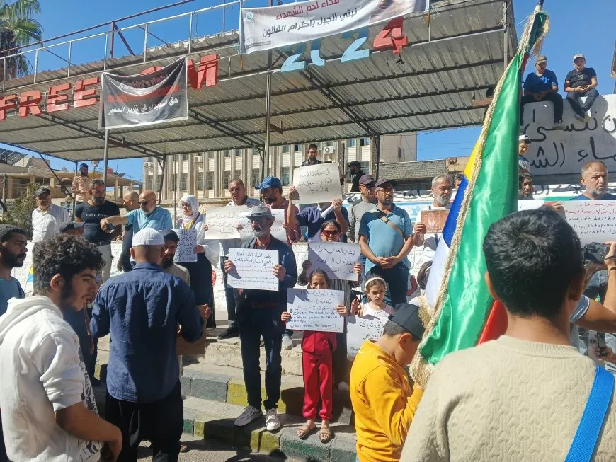 Los habitantes de Suwayda protestan para exigir su derecho a decidir su destino