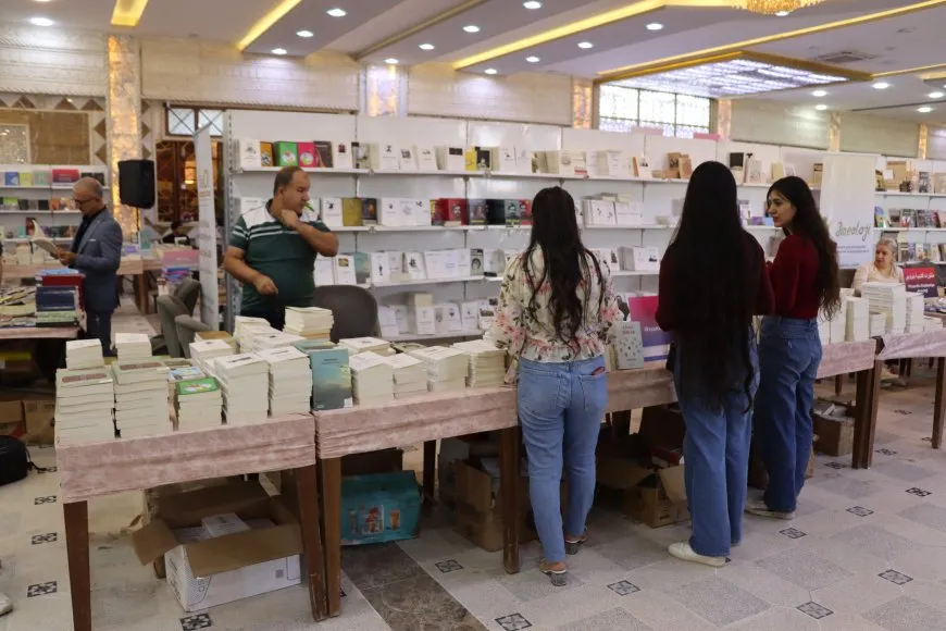 Obras de prisioneros expuestas en la Feria Internacional del Libro en Turquía