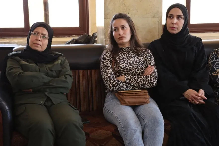 Mujeres en Tabqa debaten sobre desarrollo personal y superación de dificultades
