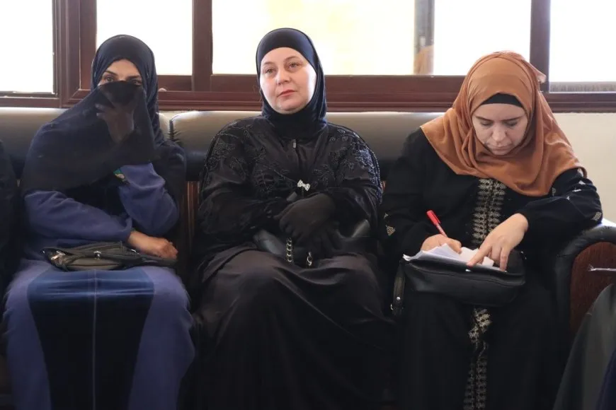 Mujeres en Tabqa debaten sobre desarrollo personal y superación de dificultades