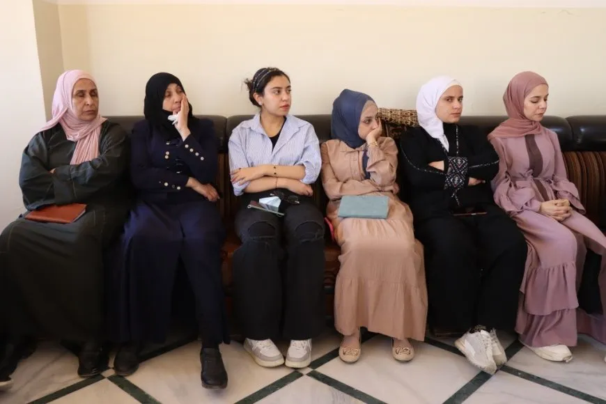 Mujeres en Tabqa debaten sobre desarrollo personal y superación de dificultades