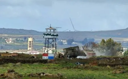 Las fuerzas israelíes establecen una barrera de tierra al oeste de la aldea de Al-Hanout, al sur de Quneitra
