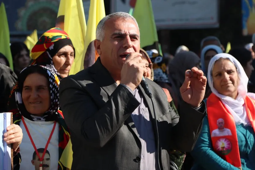 El mitin multitudinario en Qamishlo para exigir la libertad física del líder