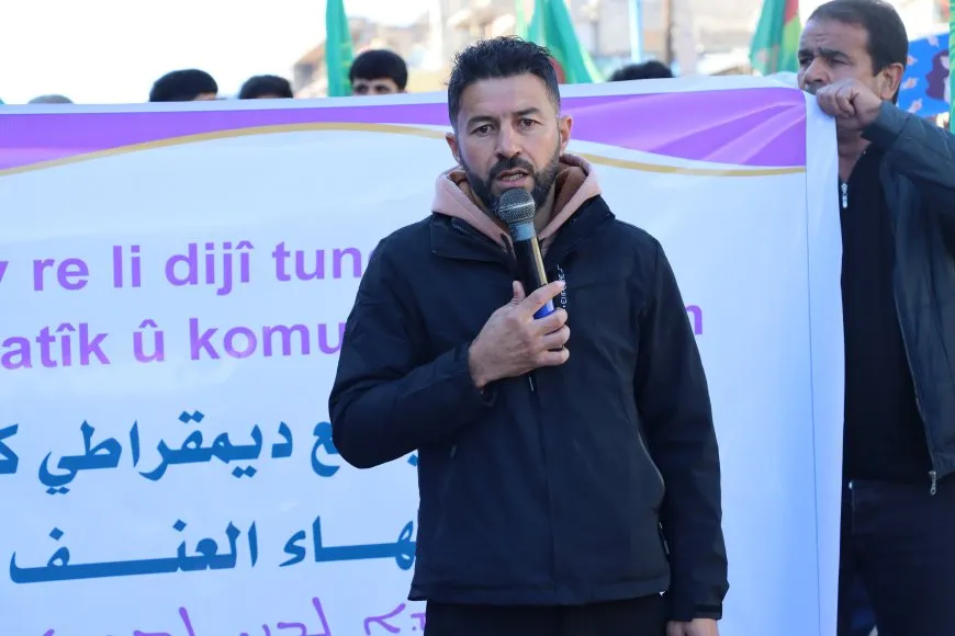 En dos marchas, hombres protestan contra la violencia hacia las mujeres