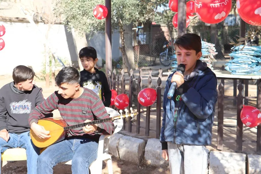 Tirbespiye celebra el Día Mundial de la Infancia con los niños de Afrin y Sahba