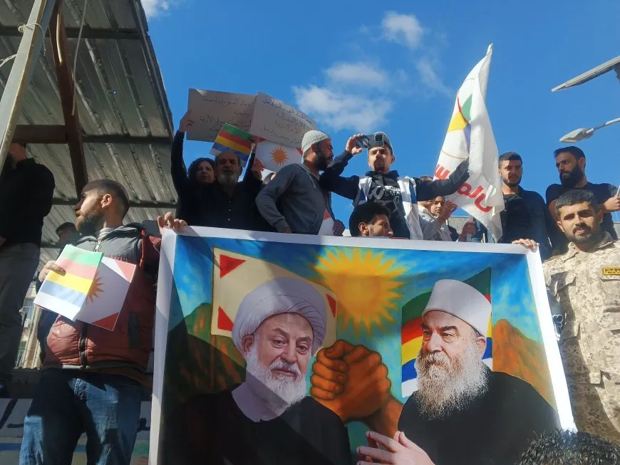 Sweida se moviliza en solidaridad con las protestas en la costa y el interior de Siria
