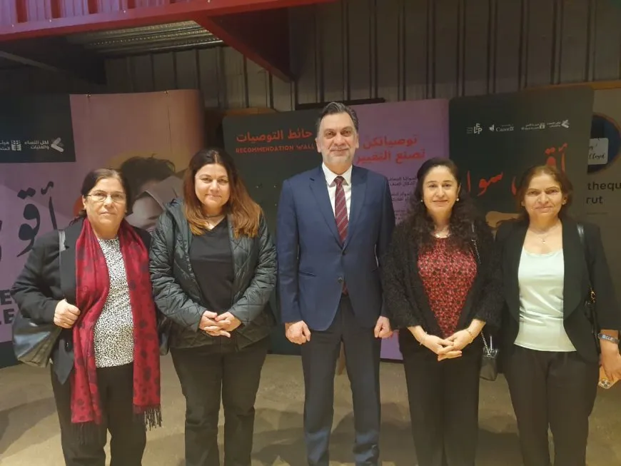 Delegación de mujeres del noreste de Siria participa en conferencia femenina en el Líbano