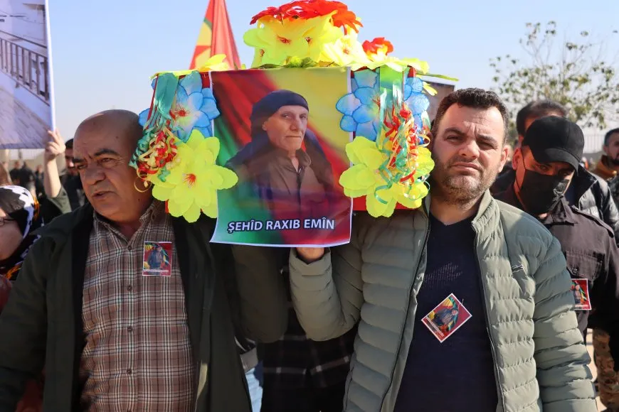 El miembro de TEV-DEM Raxib Emin es despedido en su último viaje