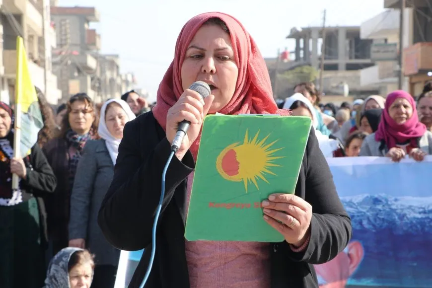 Los residentes de Hasaka y los desplazados internos exigen la libertad física del Líder Ocalan