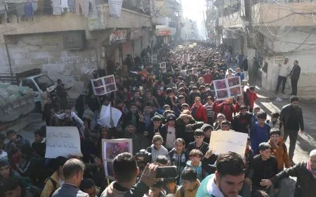 Miles de estudiantes marchan contra el embargo