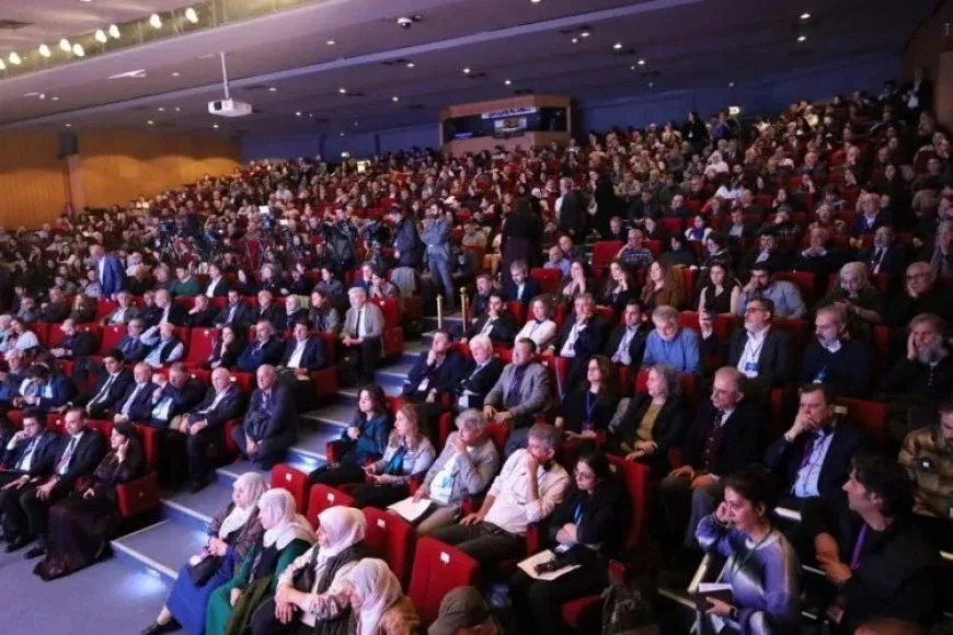La Conferencia Internacional sobre la Paz y la Sociedad Democrática comienza en Estambul