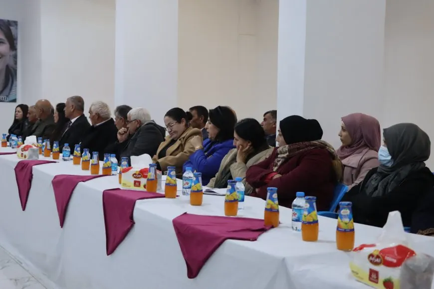 Foro debate la integración democrática, el papel de la mujer y la participación comunitaria
