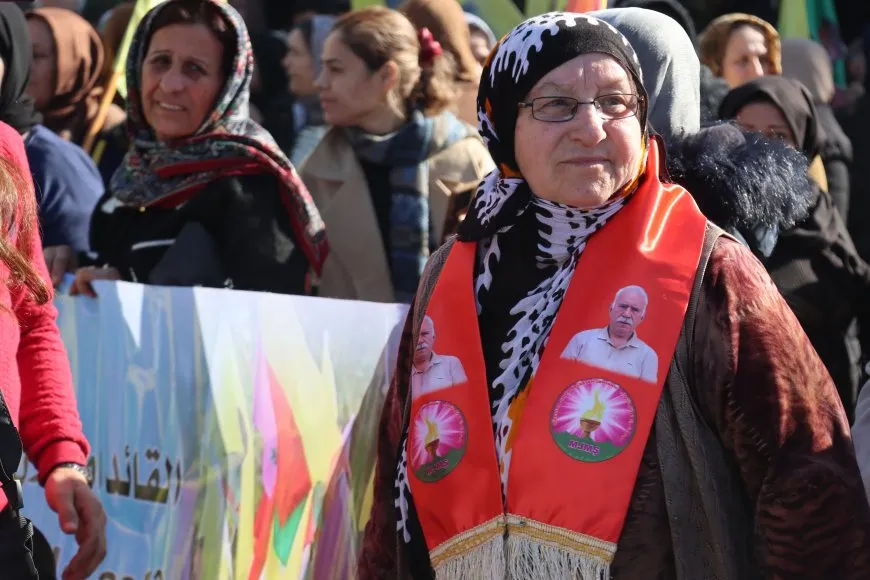 Miles de personas del Cantón de Jazira exigen la libertad del Líder Apo