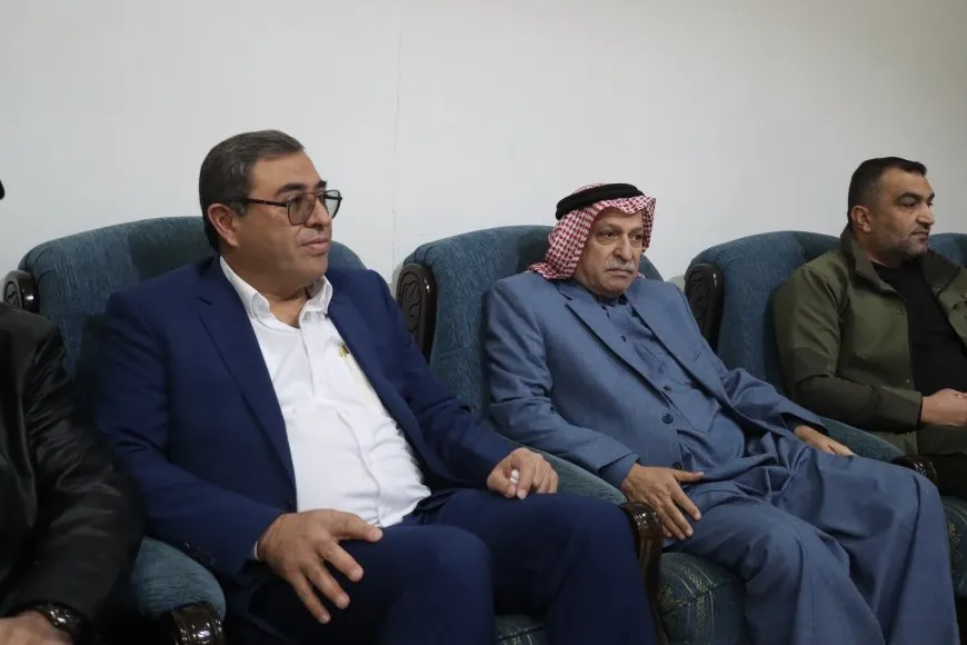 La Administración Autónoma Democrática visita a la comunidad cristiana para celebrar la Navidad en el Cantón de Jazira