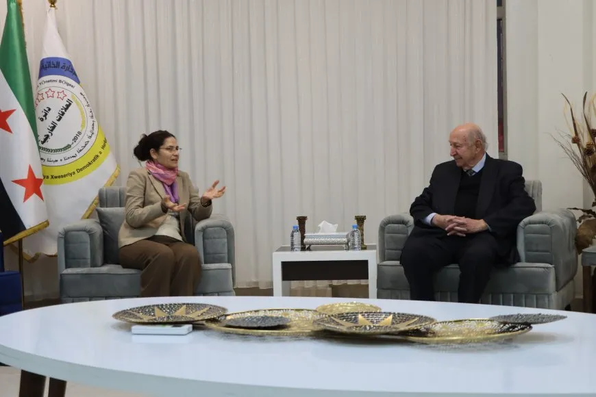 Doctor Omar Sheikhmous visita el Departamento de Relaciones Externas