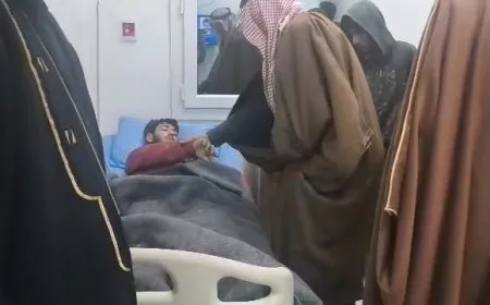 Los dignatarios tribales de Raqqa visitan a los heridos de Sheikh Maqsoud y reafirman su apoyo a las SDF