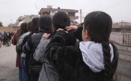 El corte de la trenza de una combatiente de las YPJ provoca protestas en Amuda
