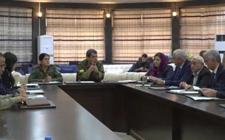 Mazloum Abdi se reúne con la delegación del liderazgo de ENKS