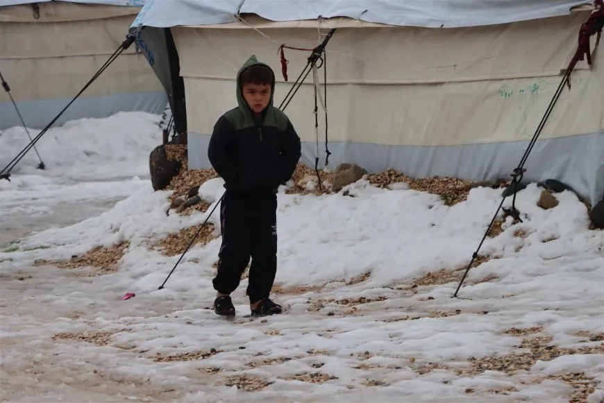 Las nevadas agravan el sufrimiento de los desplazados internos en el campamento de Newroz