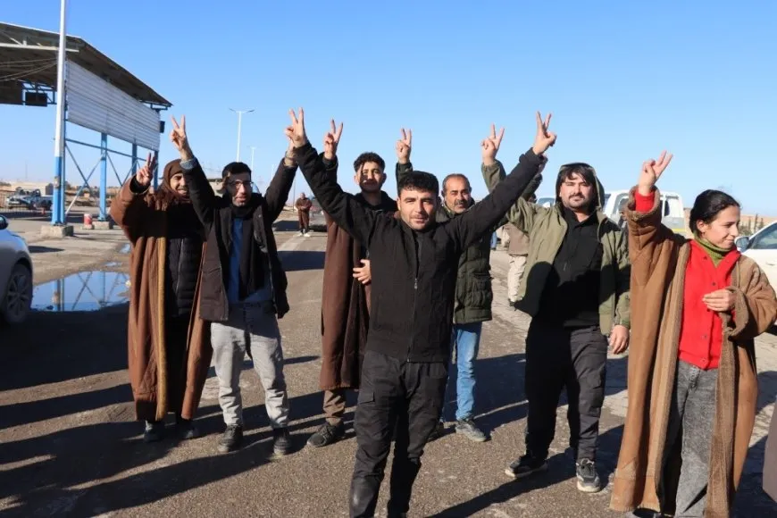 Convoyes de Raqqa, Tabqa y los cantones del Éufrates se dirigen a Deir Hafer para apoyar la resistencia de los barrios asediados