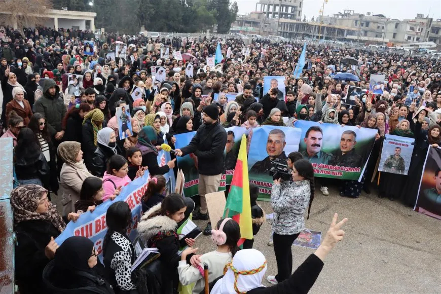 Los residentes de Derik conmemoran al mártir Ziyad Halab y sus compañeros