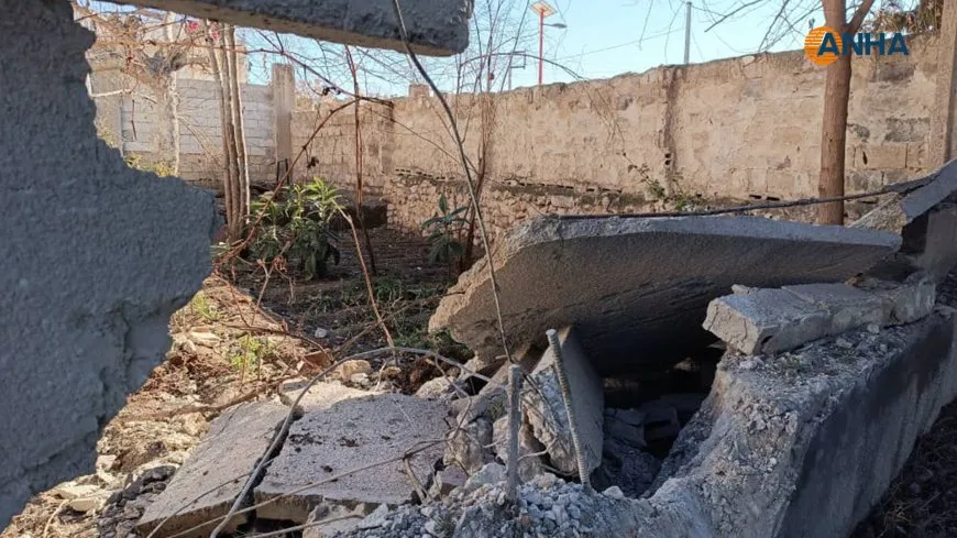 Destrucción por el bombardeo del gobierno interino en Deir Hafer