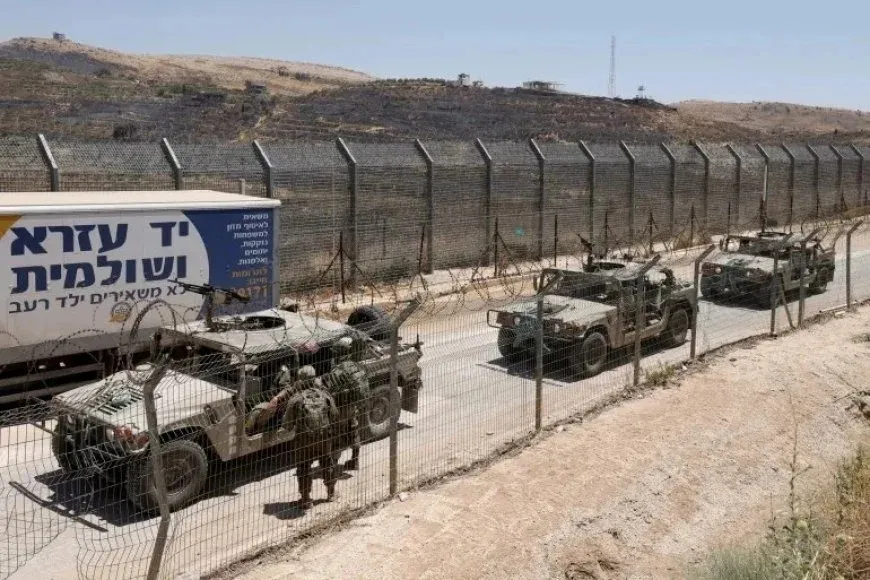 Una patrulla israelí se desplaza por el campo de Quneitra