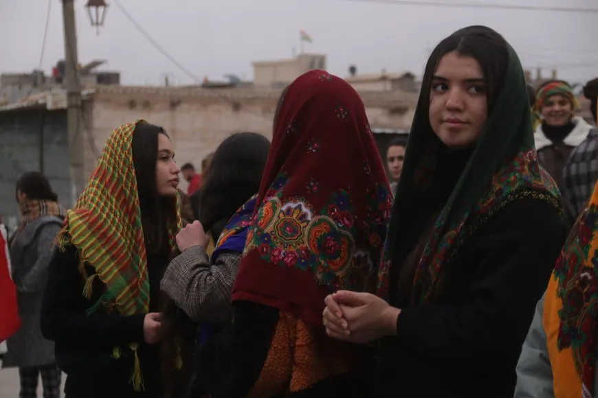 El corte de la trenza de una combatiente de las YPJ provoca protestas en Amuda
