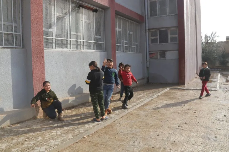 Las familias desplazadas se enfrentan a condiciones terribles en los refugios de Jazira