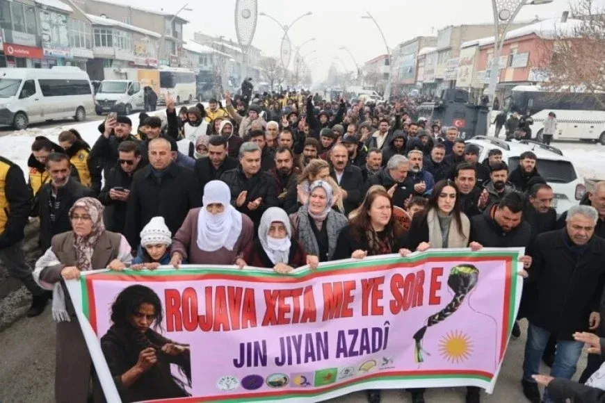 Habitantes del Kurdistán del Norte salen a las calles en apoyo a Rojava