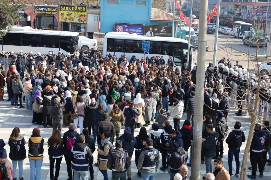 Iniciativa de mujeres en Turquía exige el fin de los ataques contra Rojava y la apertura del paso fronterizo de Kobanê