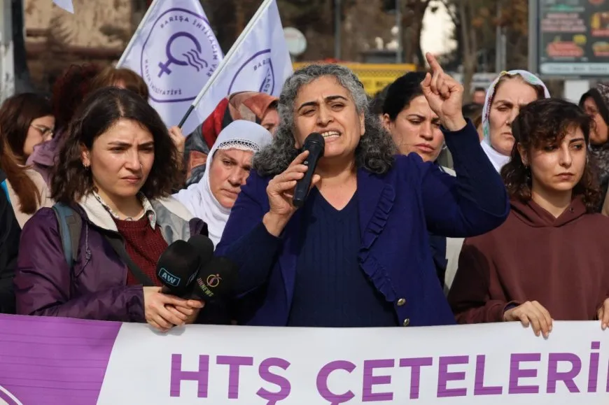 Iniciativa de mujeres en Turquía exige el fin de los ataques contra Rojava y la apertura del paso fronterizo de Kobanê