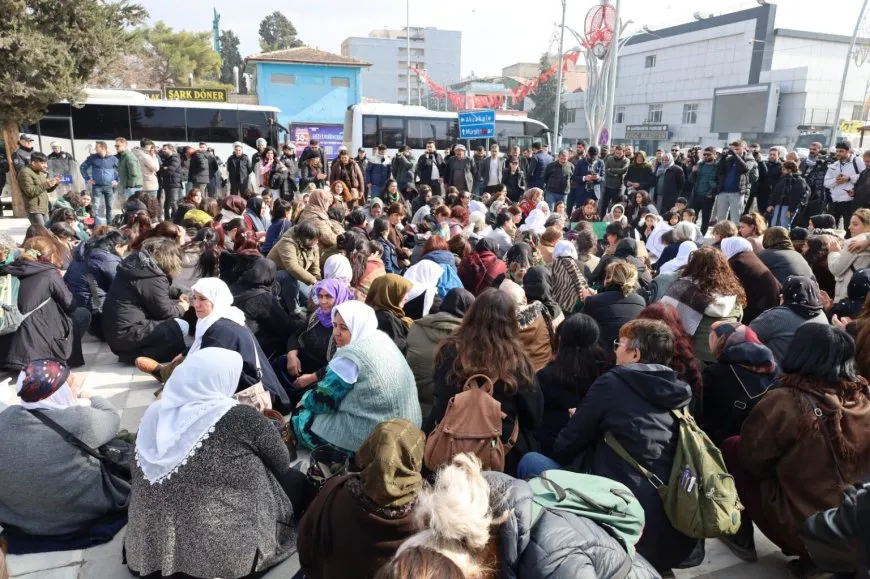 Iniciativa de mujeres en Turquía exige el fin de los ataques contra Rojava y la apertura del paso fronterizo de Kobanê