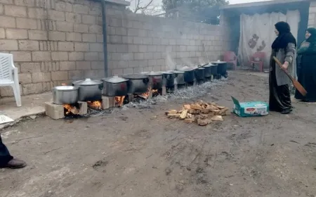 La población de Deruna Aghi prepara comidas para los combatientes en el frente