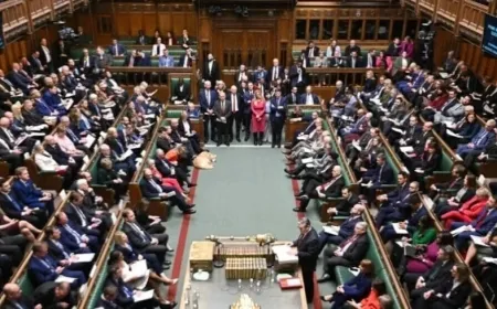 El Parlamento británico pide al Gobierno que actúe para proteger a los kurdos y detenga los ataques