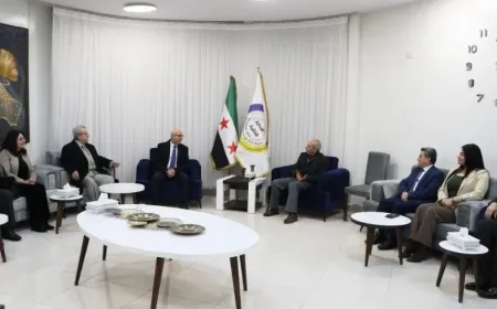 Una delegación de la Organización Democrática Asiria visita el Departamento de Relaciones Exteriores en Qamishlo