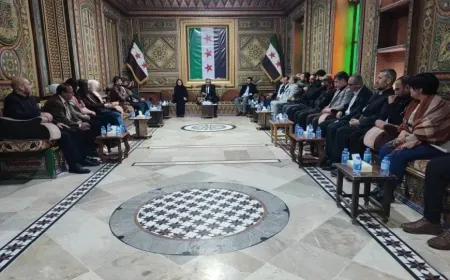 Una delegación de la Universidad de Rojava se reúne con el gobernador de Hasaka