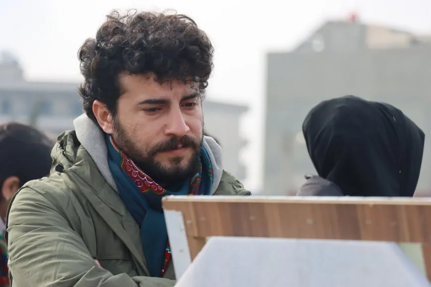 Artistas kurdos e intelectuales visitan el santuario del mártir Dalil Sarokhan