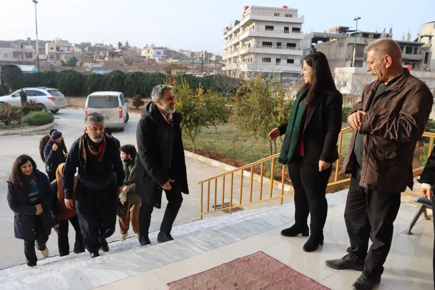 Delegación del Kurdistán: la unidad y la resistencia kurdas frustran los complots contra Rojava