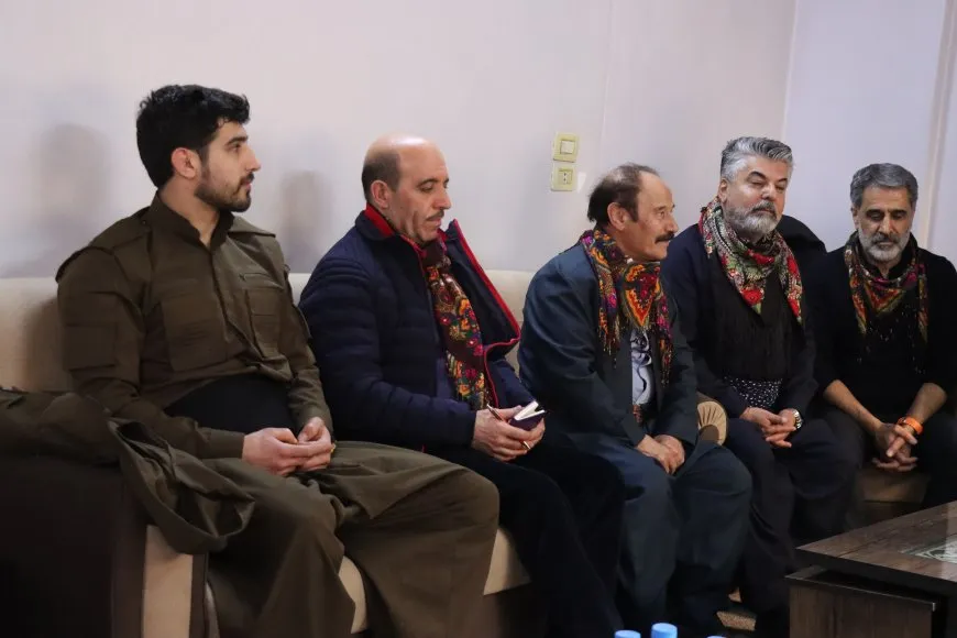 Delegación de artistas kurdos visita Kongra Star en Rojava