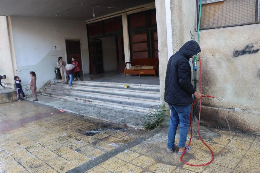 Las escuelas se convierten en refugios mientras las aulas son testigo del desplazamiento forzado