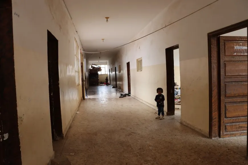 Las escuelas se convierten en refugios mientras las aulas son testigo del desplazamiento forzado