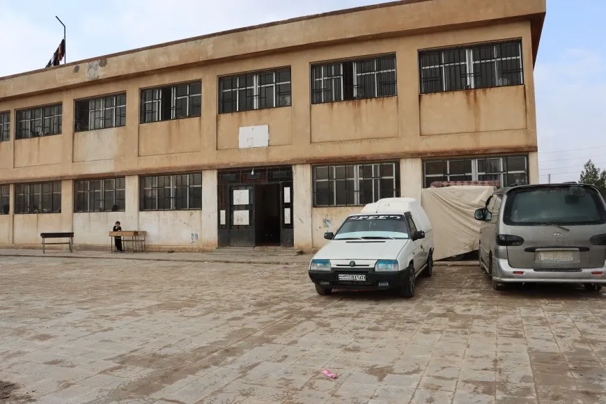 Las escuelas se convierten en refugios mientras las aulas son testigo del desplazamiento forzado
