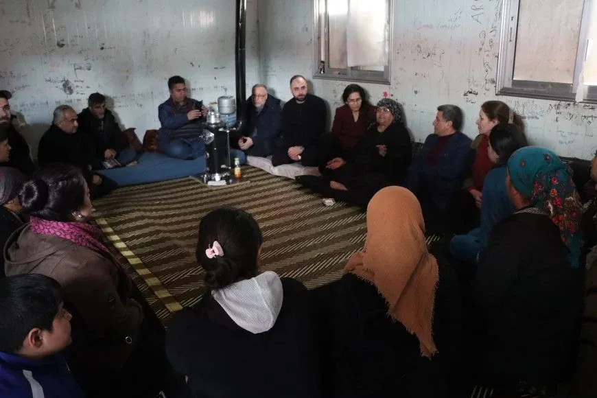 Delegación de la Administración Autónoma visita refugios de personas desplazadas