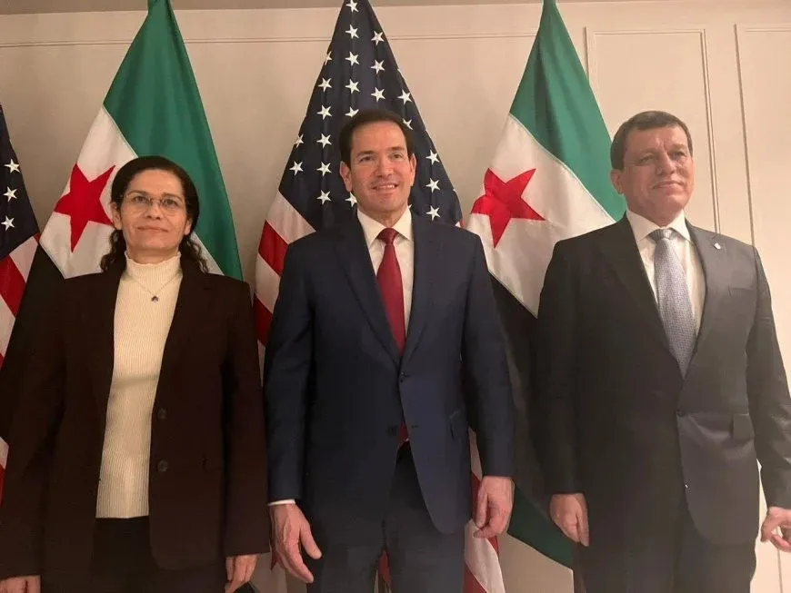 En Múnich, delegación siria se reúne con el secretario de Estado de EE. UU. para abordar integración y lucha contra ISIS